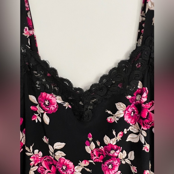 WHBM - Floral Cami With Lace - Size Medium - Picture 3 of 8